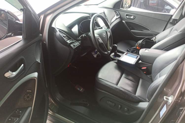 Used Hyundai Santa Fe 2015 2.0T Automatic 4x4 Smart 7-Seater
