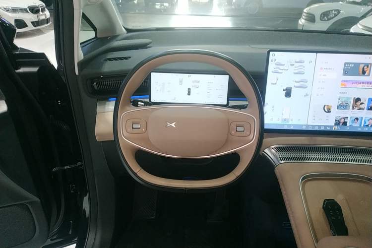 Used XPeng X9 2024 702 Ultra-Long Range Max
