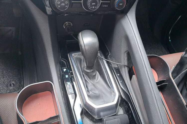 Used JMC Yusheng S350 2016 2.0T Automatic All-Wheel Drive Gasoline Luxury Version with Sunroof 5 Seats
