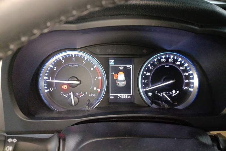 Used Toyota Highlander 2018 2.0T Four-Wheel Drive Luxury Version 7 Seats China VI Standard
