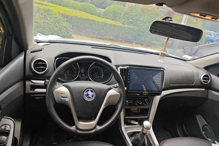 Used Venucia T70 2015 2.0L Manual RuiQu Version