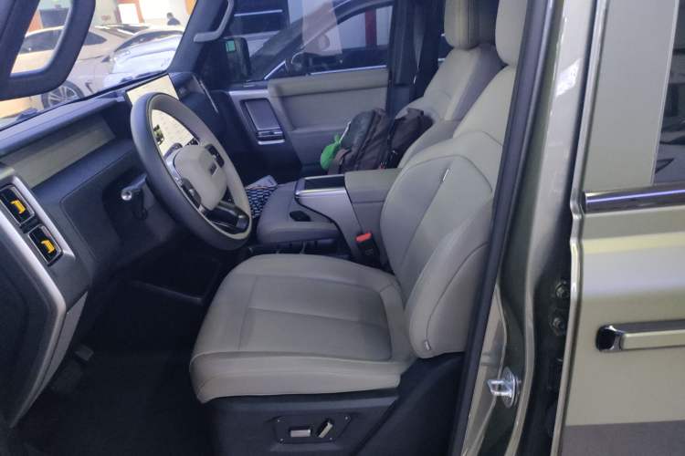 Used  V23 2025 501 Four-Wheel Drive Intelligent Driving Version
