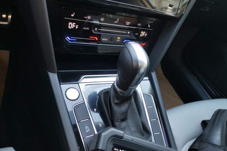 Used Volkswagen Magotan 2023 2 Million Units Limited Edition 330TSI DSG Leading Version
