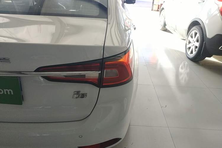 Used Roewe i5 2020 1.5L Automatic 4G Connect Luxury Flagship Edition
