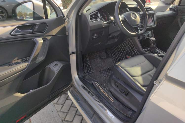 Used Volkswagen Tiguan L 2019 330TSI Automatic Two-Wheel Drive Smart Luxury Version China VI Standard
