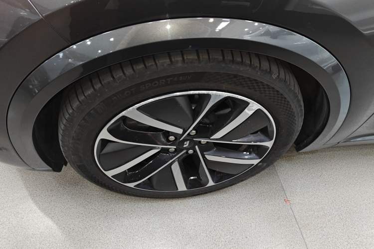 Used Li Auto L8 2023 Pro Model
