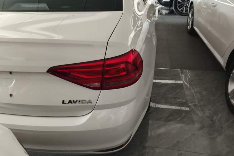 Used Volkswagen Lavida 2017 1.6L Automatic Fashion Edition