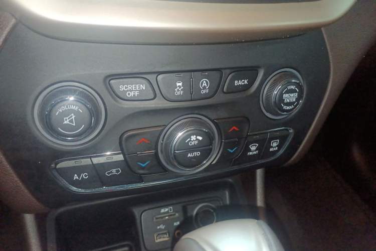 Used  Cherokee 2017 2.0L Superior Edition