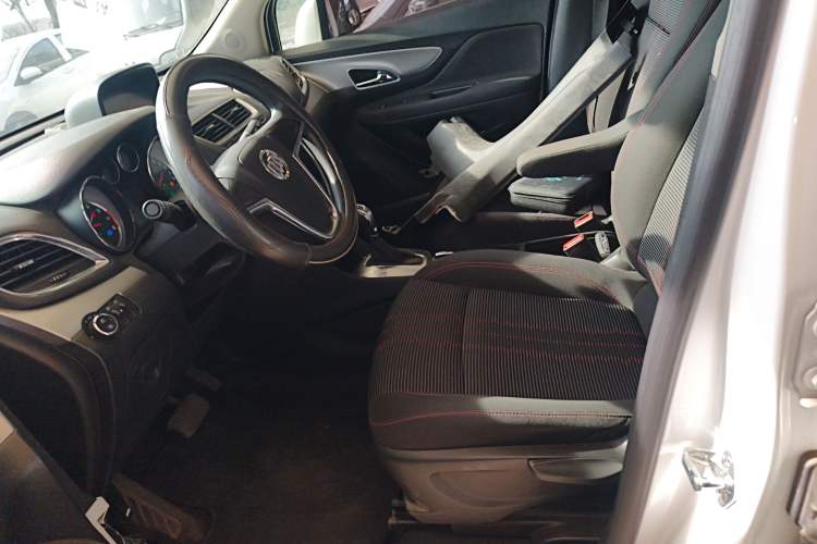 Used Buick Encore 2015 1.4T Automatic Two-Wheel Drive Urban Elite Version
