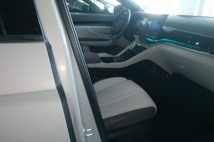 Used BYD Song PLUS New Energy 2025 DM-i Smart Drive 112KM Prestige Model
