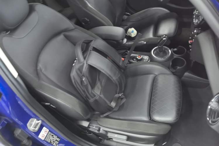 Used  MINI 2019 1.5T COOPER Artist Five-Door Edition
