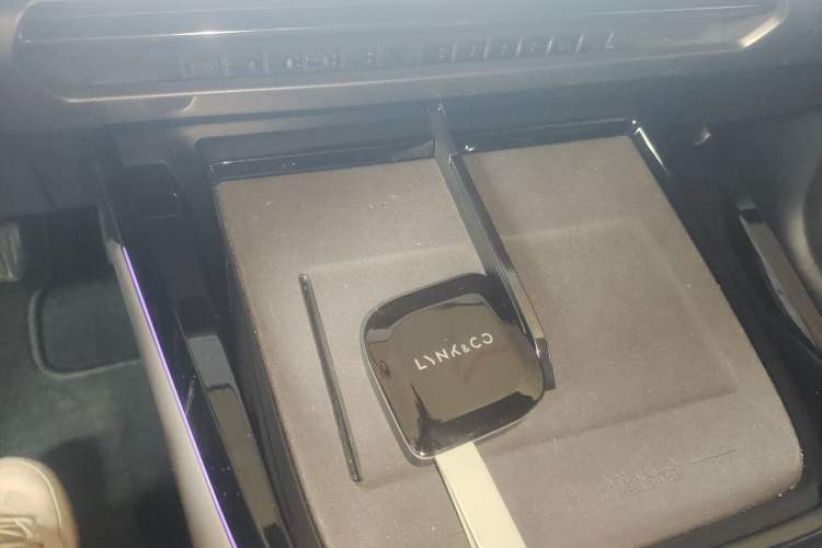 Used Lynk & Co 08 EM-P 2023 220km All-Wheel-Drive Performance Halo
