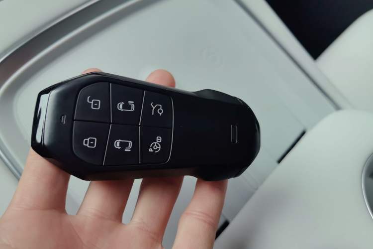 Used XPeng X9 2024 702 Ultra-Long Range Max