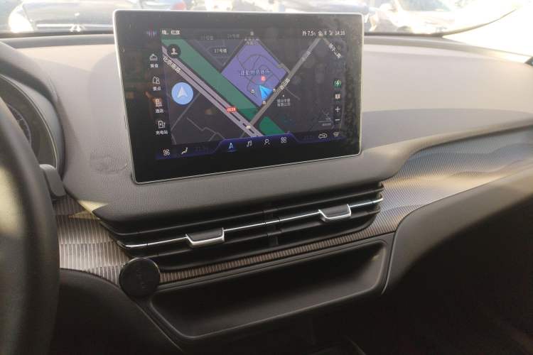 Used Hongqi E-QM5 2022 431 km Charge & Enjoy Edition
