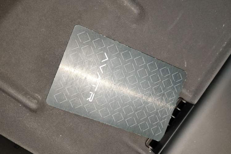 Used  11 2024 730 Luxury Edition with Three Lasers and Rear-Wheel Drive
