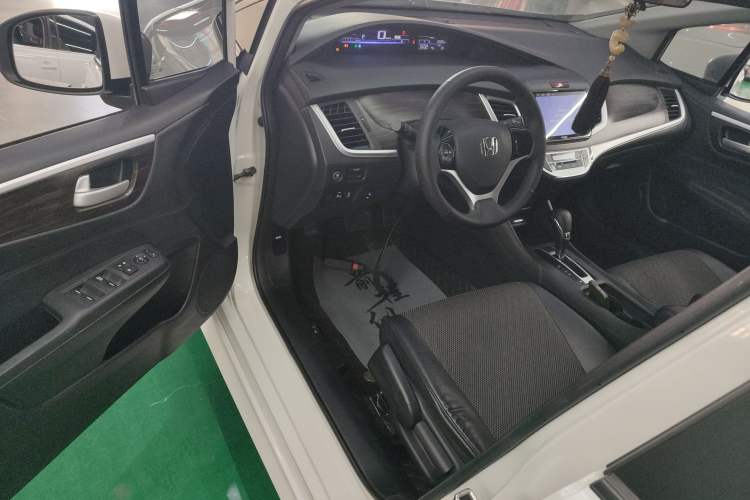 Used Honda Jade 2017 1.8L automatic Comfort version 5 seats
