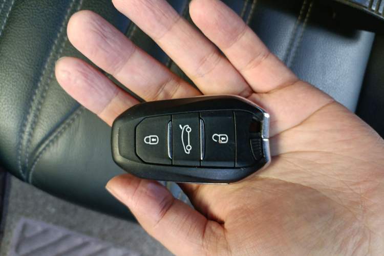 Used Peugeot 5008 2017 380THP 7-Seater Luxury Edition
