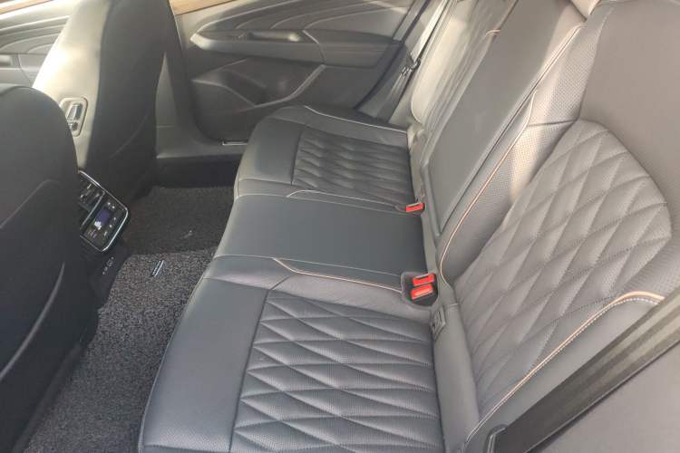 Used Volkswagen Passat 2020 330TSI Luxury Edition China VI
