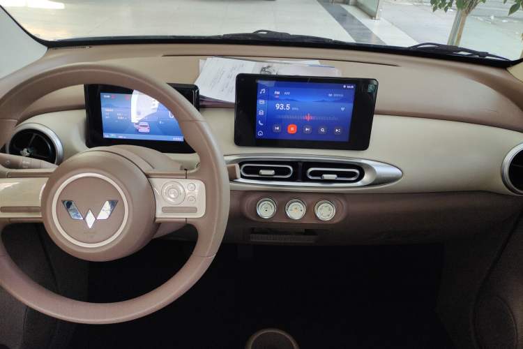 Used Wuling Hongguang MINIEV 2025 Four-Door Version Premium Edition
