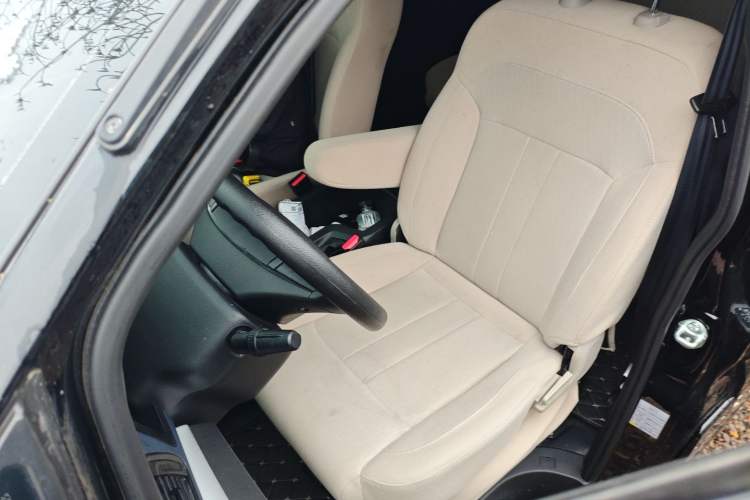 Used FORTHING Lingzhi 2023 M5L 1.6L Base Model 7 Seats
