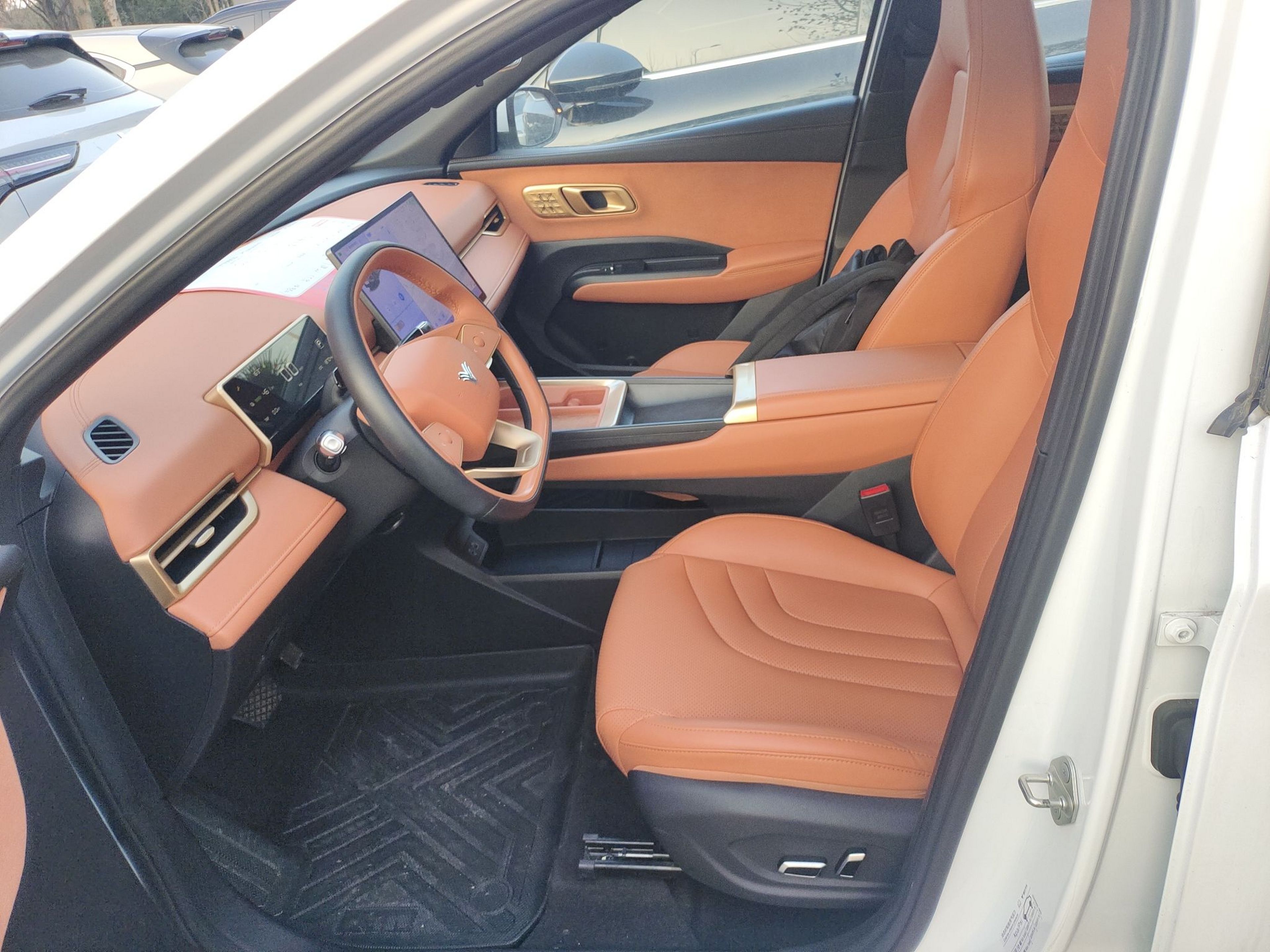 المقاعد الأمامية داخل السيارة