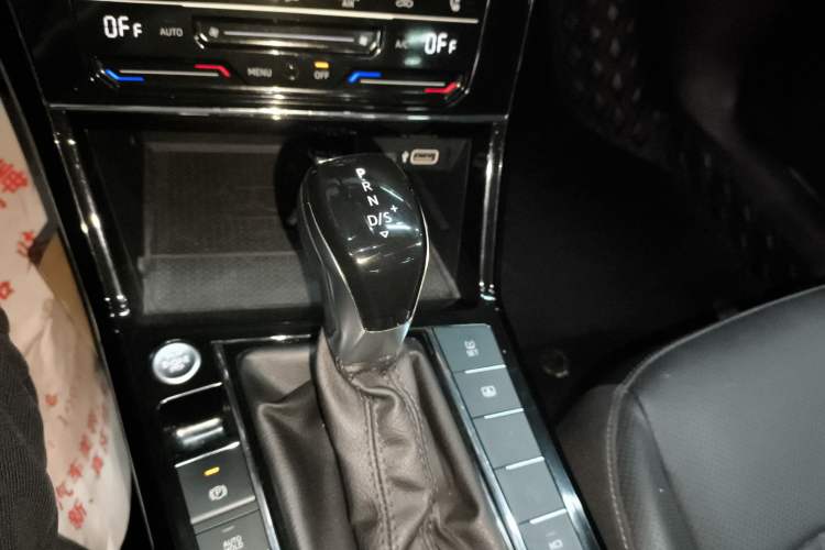 Used Volkswagen Passat 2020 Facelift 380TSI Prestige Edition China VI Standard
