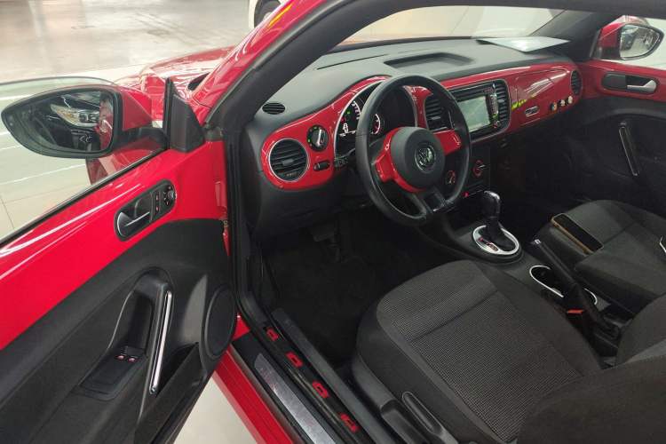 Used Volkswagen Beetle 2015 180TSI model
