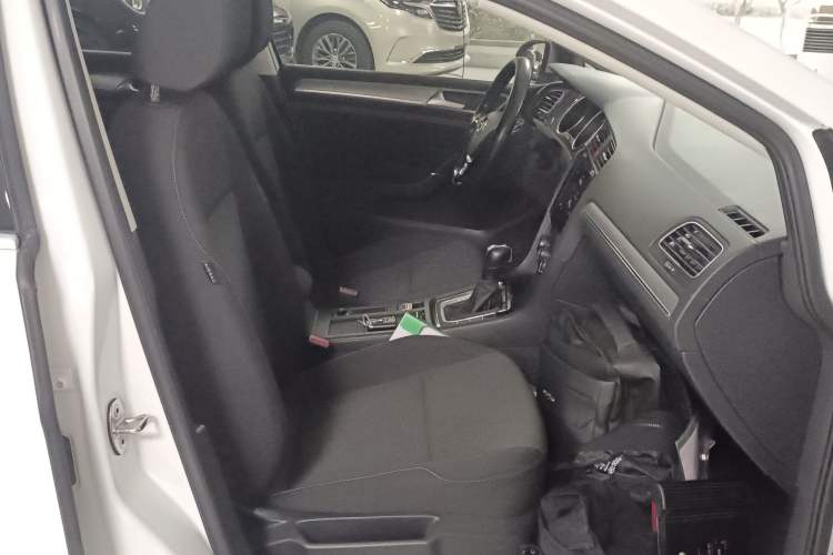 Used Volkswagen Golf 2020 Zhiai Edition 200TSI DSG Comfortable & Ambitious Version
