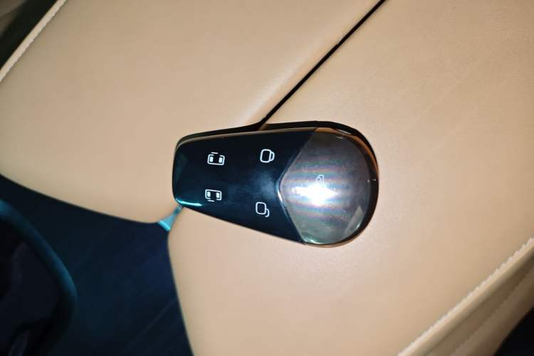 Used VOYAH Dream 2024 PHEV Ultra-Long Range Flagship Edition
