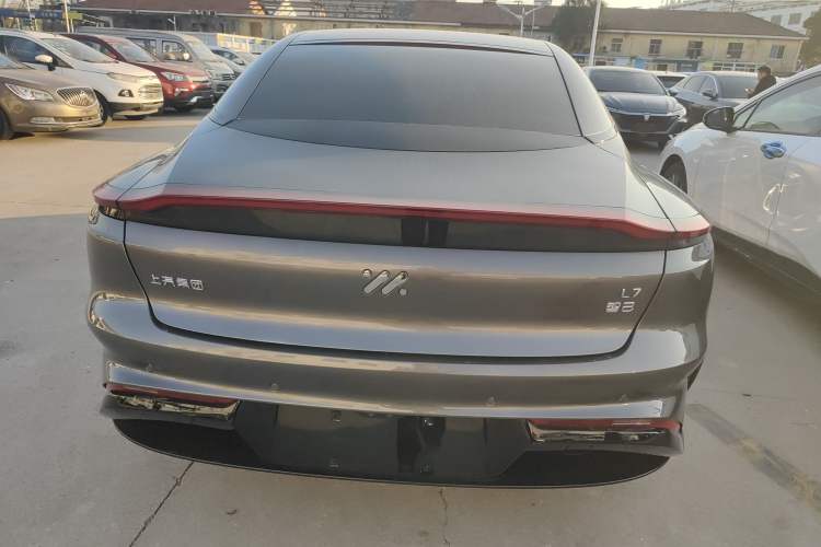 Used  L7 2022 Dynamic Model
