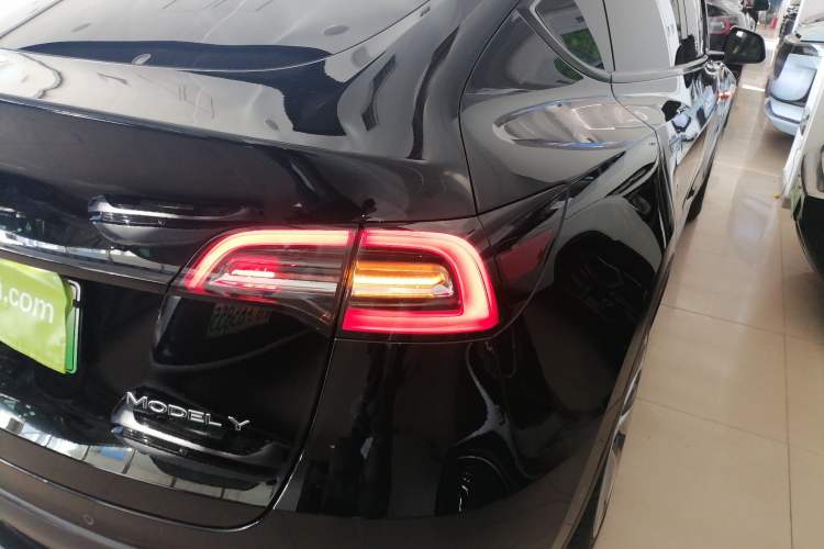 Used Tesla Model Y 2021 Long-Range All-Wheel-Drive Version
