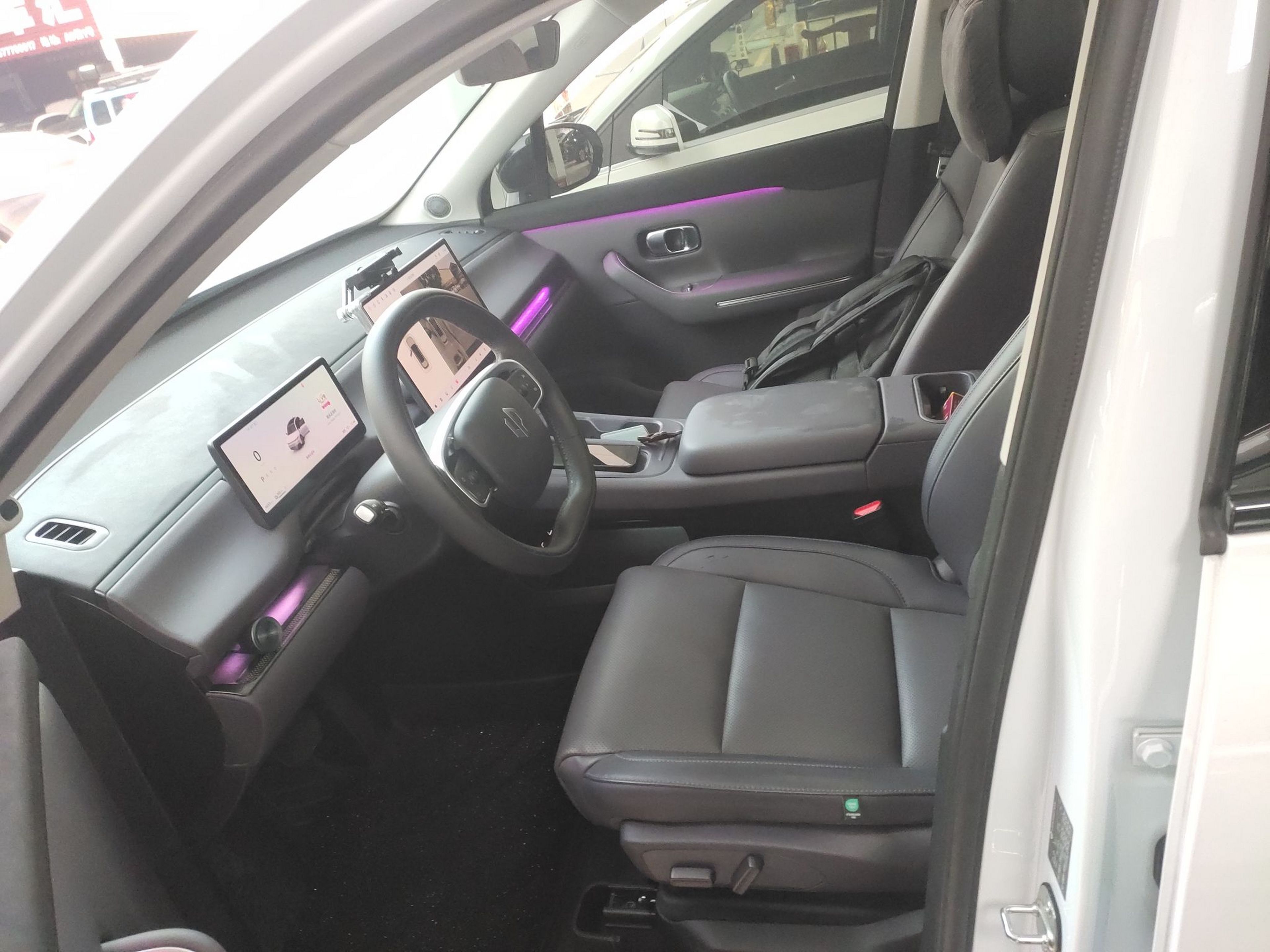 Переднее сиденье в автомобиле