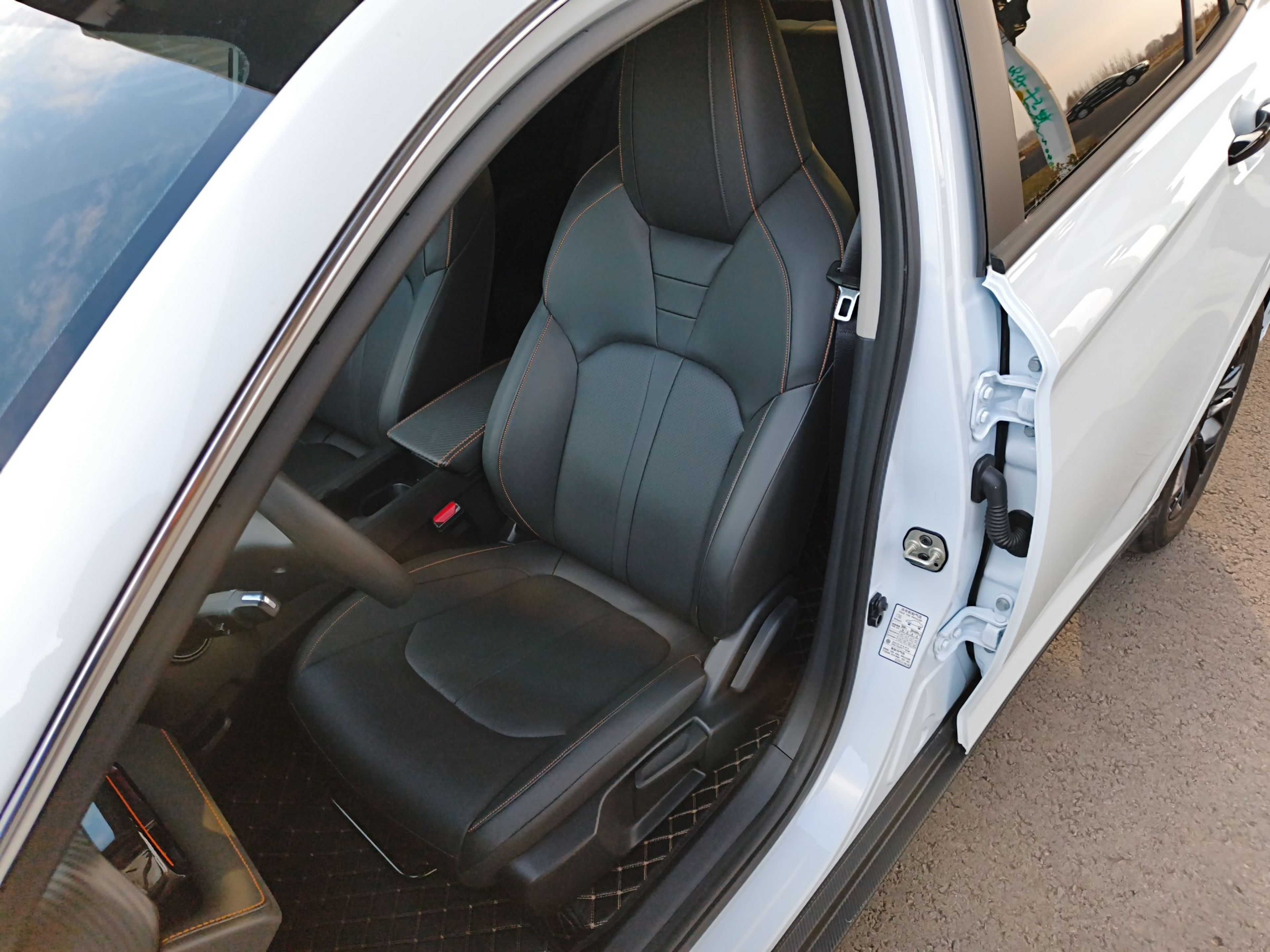 Переднее сиденье в автомобиле