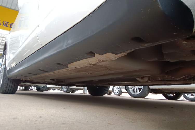 Used Venucia R50 2015 1.6L Manual Fashion Edition
