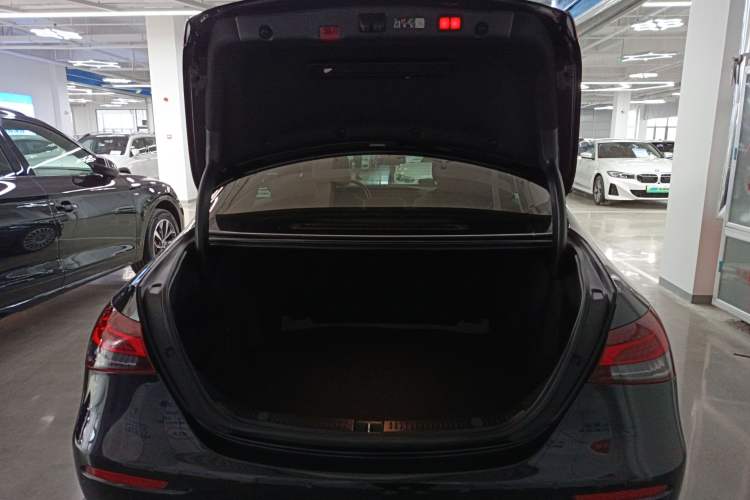 Used Mercedes-Benz E-Class 2023 Updated E 300 L Fashion Edition
