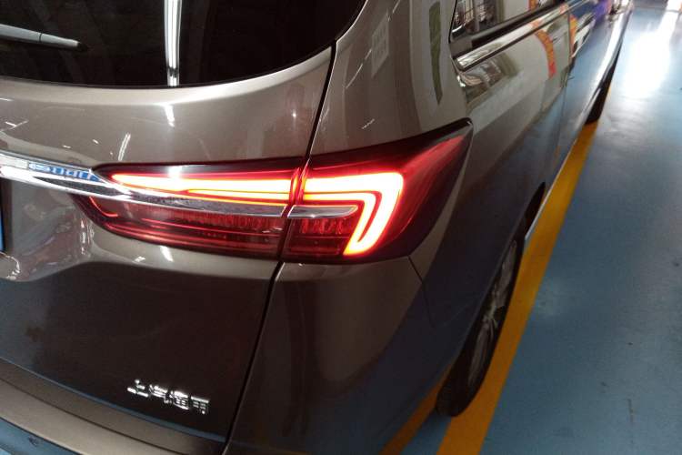 Used Buick GL8 2023 Facelifted Land Cruiser Executive Luxury Version
