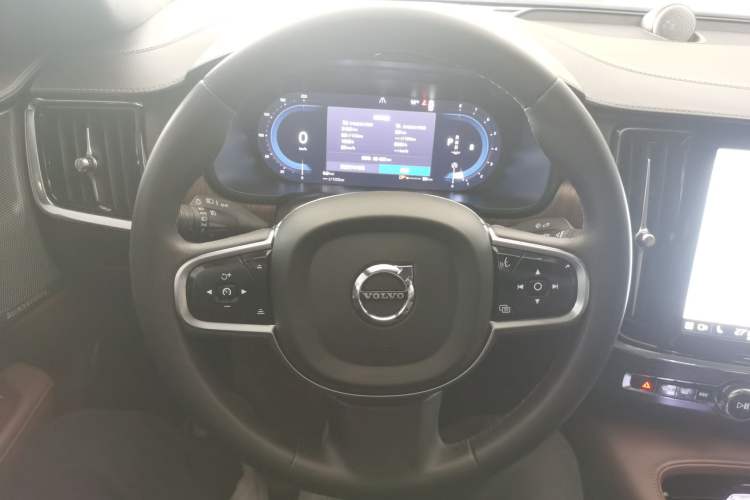 Used Volvo S90 2024 B5 Zhiyuan Luxury Edition
