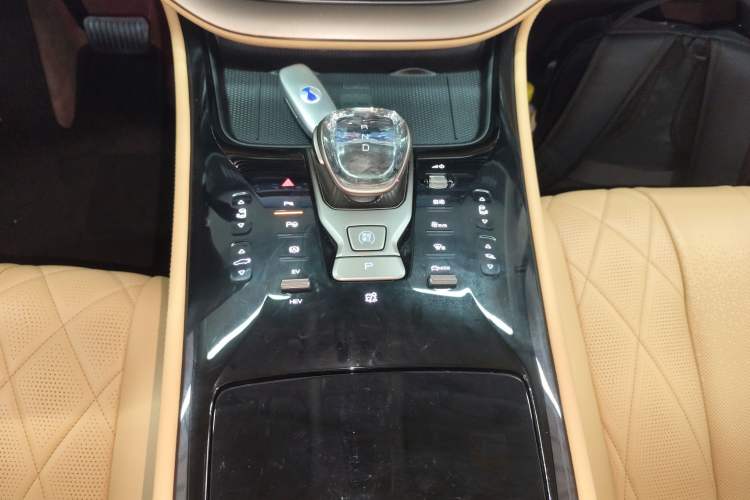 Used Denza D9 2022 DM-i 970 Four-Wheel Drive Flagship Model