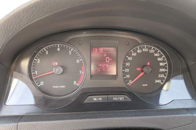 Used Volkswagen Santana 2015 1.6L Manual Comfort Edition
