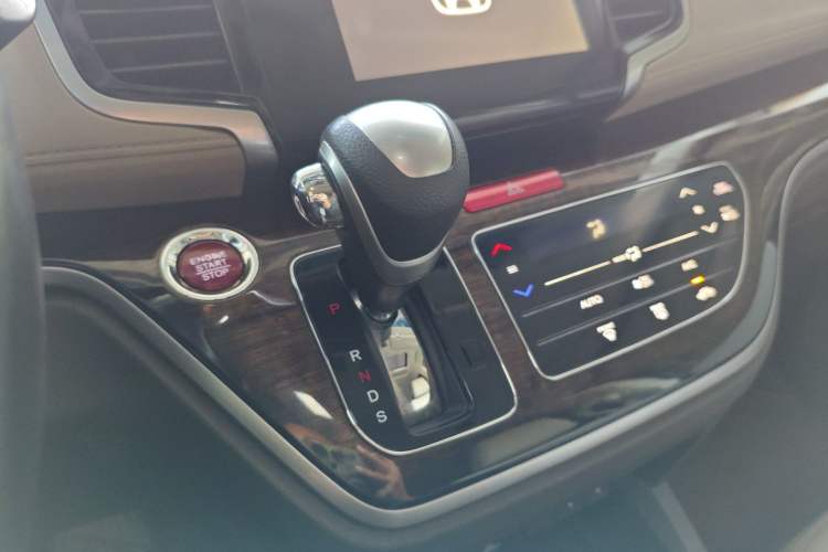 Used Honda Odyssey 2015 Updated Version 2.4L Smart Edition
