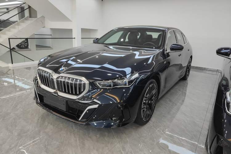Used BMW 5 Series 2025 530Li Luxury Edition M Sport Package