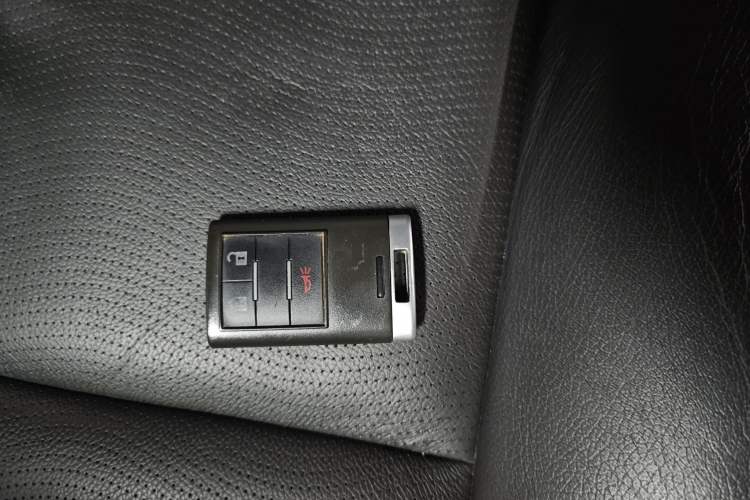 Used Chevrolet Captiva 2015 2.4L 4x4 Flagship Edition 7-Seater
