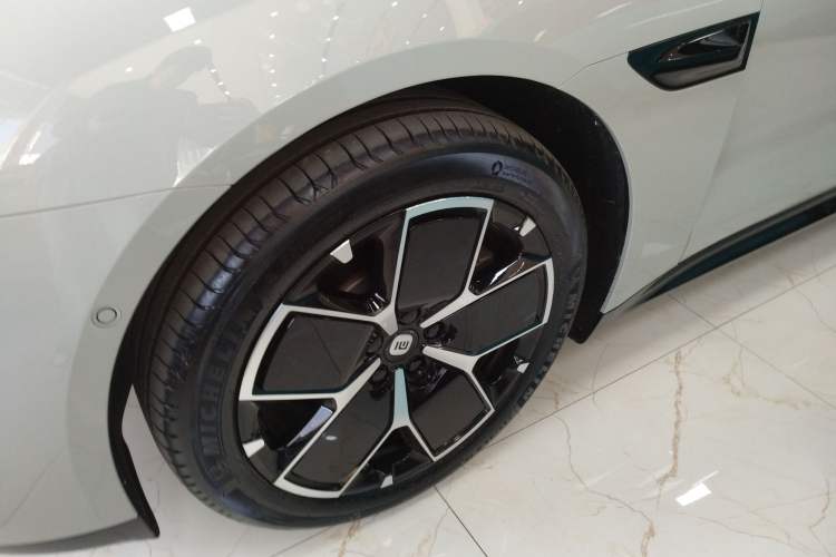 Used  SU7 2024 Rear-Drive Long-Range Intelligent Driving Version
