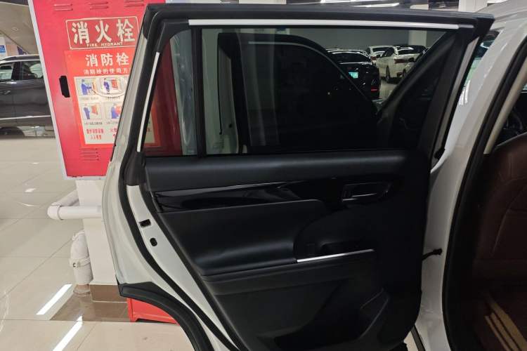 Used Toyota Highlander 2024 2.5L Smart Electric Hybrid Dual-Motor Two-Wheel-Drive Elite Edition 5 Seats
