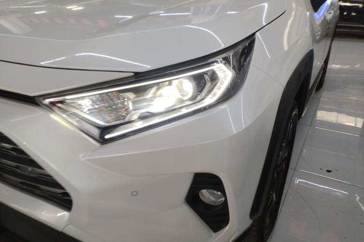 Used Toyota RAV4 2022 2.0L CVT Four-Wheel Drive Premium Edition
