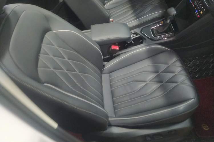 Used Volkswagen Tiguan L 2022 330TSI Automatic Two-Wheel Drive R-Line Enhanced Edition
