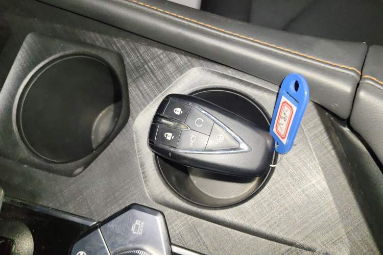 Used Changan UNI-V 2024 1.5T Smart Navigation Version
