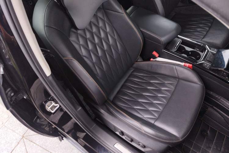 Used Volkswagen Passat 2019 330TSI Luxury Edition China VI Standard
