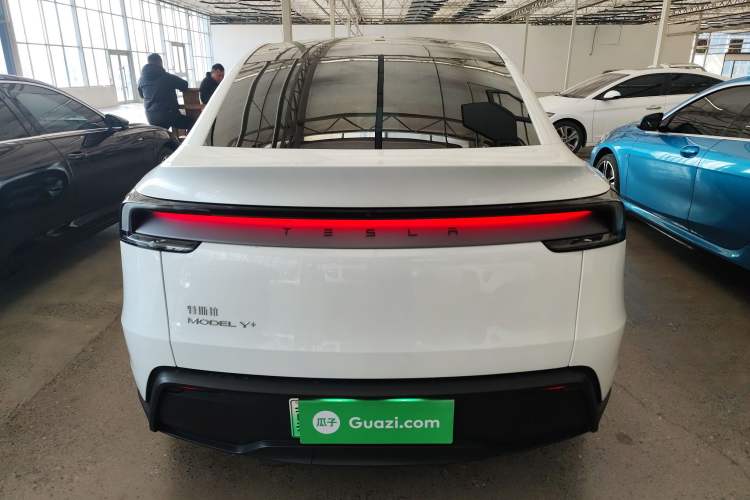 Used Tesla Model Y 2025 Long-Range All-Wheel-Drive Version
