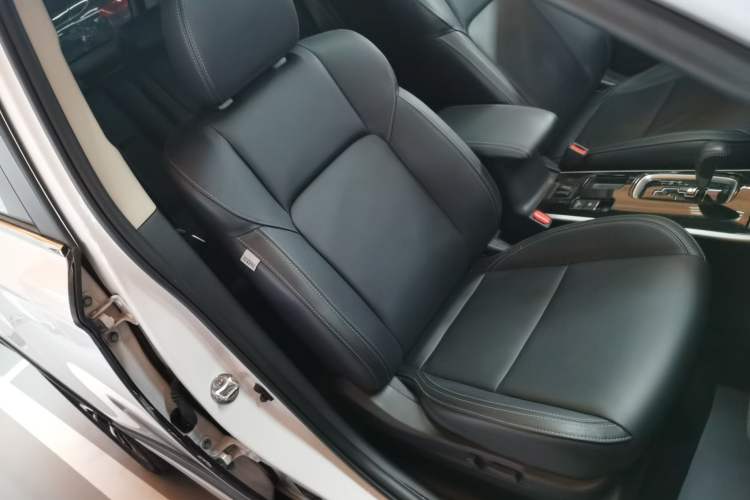 Used Mitsubishi Outlander 2019 2.0L Two-Wheel Drive Comfort Edition 5 Seats China VI Standard
